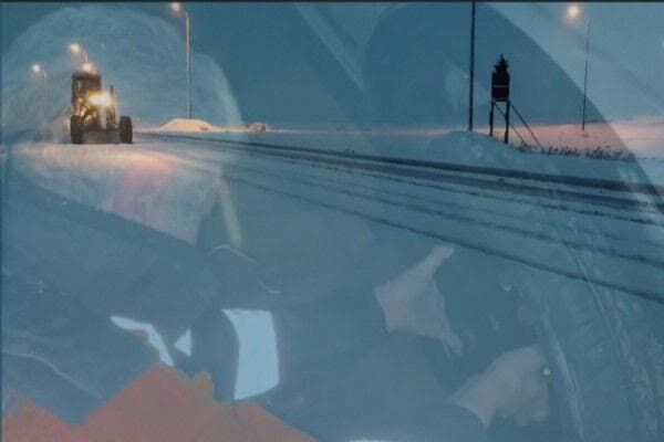 ویدیو|عملیات برفروبی گردنه تاراز توسط راهداران چهارمحال و بختیاری برف اراک