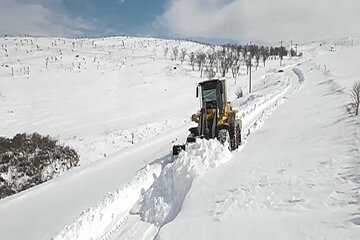 ویدئو| برف‌روبی محور روستایی کی کی توسط راهداران شهرستان بجنورد استان خراسان شمالی