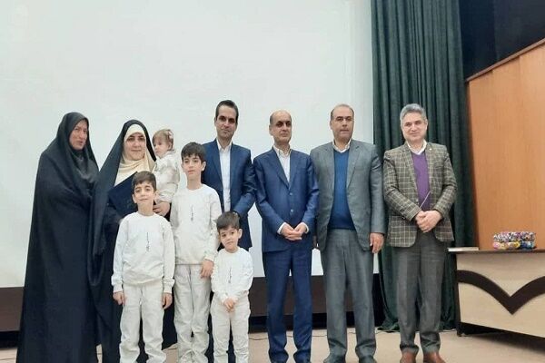 ویدئو| جشن تخصیص زمین به ۲۰۰ خانوار مشمول قانون حمایت از خانواده و جوانی جمعیت گیلان _ ۲۸ بهمن ۱۴۰۳ آئین تخصیص زمین به ۲۰۰ خانوار ماده ۴ قانون حمایت از خانواده و جوانی جمعیت گیلان