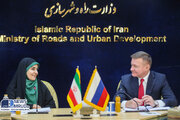ببینید| امضای نقشه راه همکاریهای حمل و نقلی و ترانزیتی سال ۲۰۲۵ و الحاقیه مطالعات مهندسی قرارداد اجرایی ساخت پروژه راهآهن رشت آستارا بین وزیر راه و شهرسازی ایران و وزیر حمل و نقل روسیه