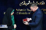 ببینید| امضای نقشه راه همکاریهای حمل و نقلی و ترانزیتی سال ۲۰۲۵ و الحاقیه مطالعات مهندسی قرارداد اجرایی ساخت پروژه راهآهن رشت آستارا بین وزیر راه و شهرسازی ایران و وزیر حمل و نقل روسیه