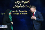 ببینید| امضای نقشه راه همکاریهای حمل و نقلی و ترانزیتی سال ۲۰۲۵ و الحاقیه مطالعات مهندسی قرارداد اجرایی ساخت پروژه راهآهن رشت آستارا بین وزیر راه و شهرسازی ایران و وزیر حمل و نقل روسیه