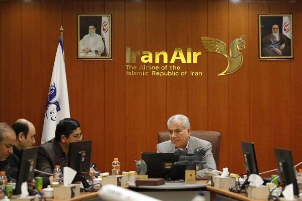 افزایش ۳۵ درصدی پروازهای «هما» برای سفرهای نوروزی ۱۴۰۴ نشست مدیرعامل هما