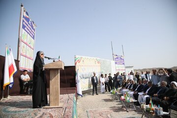 کلنگ آماده سازی ۱۷۰۰ هکتار زمین برای احداث ۹۰۵۰ واحد مسکونی در جنوب سیستان و بلوچستان به زمین زده شد / صادق: این کلنگ زنی در ادامه دو امدادی دولت های گذشته در ساخت مسکن است