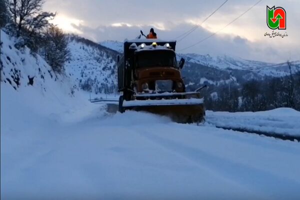 ببنید|تلاش های راهداران اداره راهداری شهرستان سردشت(آذربایجان غربی) در برف روبی محورهای مواصلاتی این شهرستان