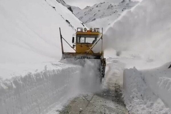 ویدئو | بازگشایی مسیر پیست اسکی تاریک دره همدان با تلاش‌های راهداری