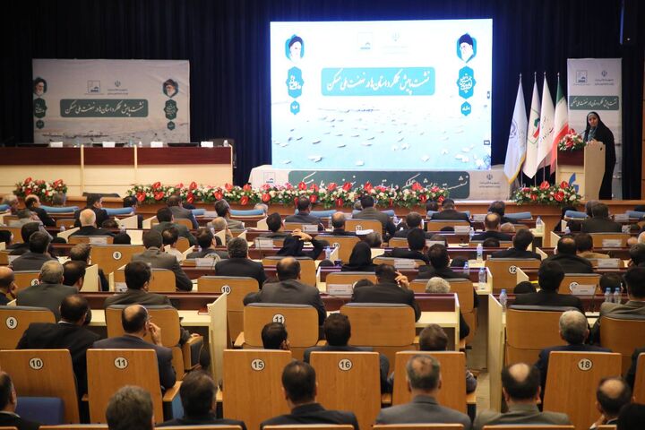 تشریح رویکردهای کلان و اولویتهای سیاستی برنامههای حوزه مسکن دولت چهاردهم  ببینید | نشست پایش عملکرد استانها در نهضت ملی مسکن با حضور وزیر راه و شهرسازی (۲)