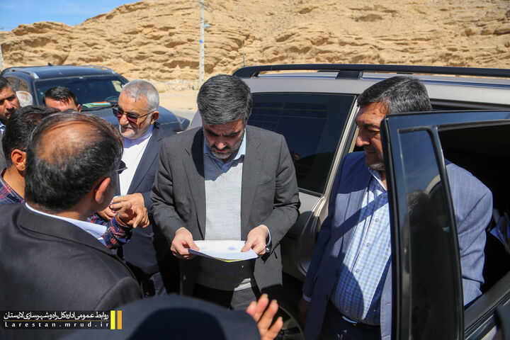 ویدیو|بازدید دو روزه رئیس سازمان راهداری و حمل و نقل جاده ای از حوزه استحفاظی اداره کل راه و شهرسازی لارستان دومین روز سفر رئیس سازمان راهداری و حمل و نقل جادهای به لارستان
