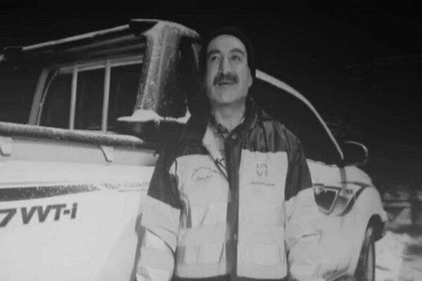 ویدئو | امداد رسانی به خودروهای گرفتار در برف در محور دوآب-  بلده  پل زنگوله توسط راهداران  شهرستان نور استان مازندران مازندران