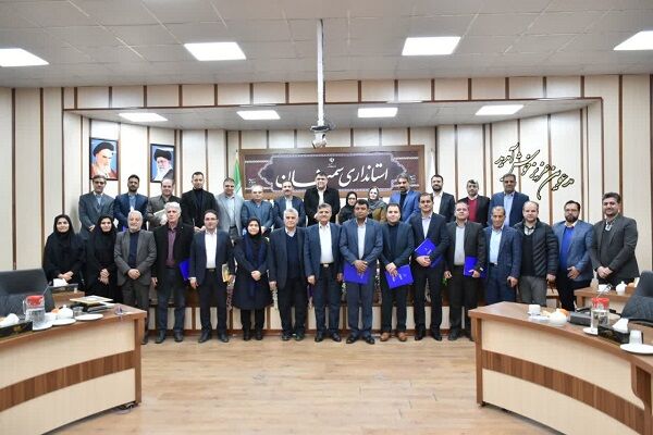 اعتبارنامه منتخبان دهمین دوره انتخابات هیئت مدیره نظام مهندسی ساختمان استان سمنان اعطا شد  اعطای اعتبارنامه