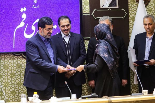 اعتبارنامه اعضای هیئت مدیره دوره دهم سازمان نظام مهندسی ساختمان قم اعطا شد اعطای اعتبارنامه قم