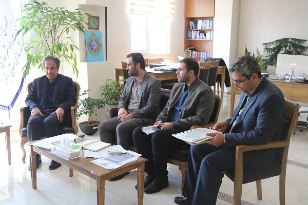دیدار صمیمانه مدیرکل با فرزندان شهدای شاغل در اداره کل راه و شهرسازی استان البرز دیدار صمیمانه مدیرکل با فرزندان شهداء شاغل در اداره کل راه و شهرسازی استان البرز