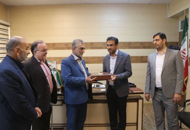تقدیر مسئولان بنیاد شهید از خانواده شهدای اداره کل راه و شهرسازی سیستان و بلوچستان
