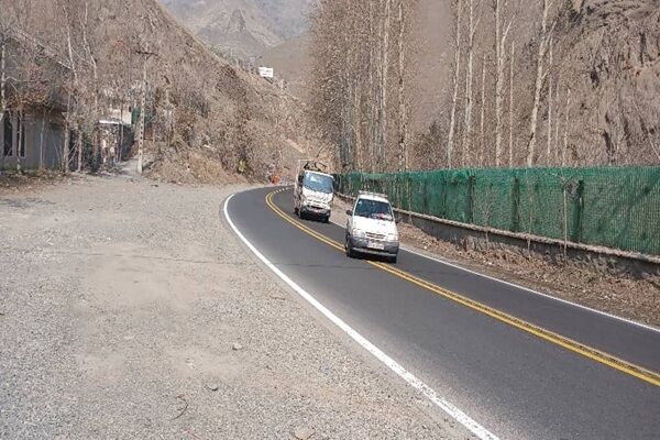 ویدیو|عملیات خط کشی محور کرج- کندوان به طول ۴۰ کیلومتر ببینید|عملیات خط کشی محور کرج کندوان