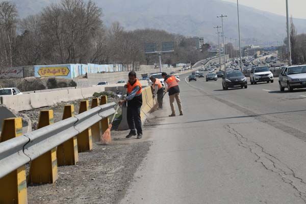 ویدیو|عملیات پاکسازی آزادراه تهران -کرج قزوین  ببینید|گزارش تصویری از عملیات پاکسازی آزاد راه تهران -کرج قزوین با حضور اداره کل راهداری و حمل و نقل جادهای استان البرز و با مشارکت شهرداری کرج