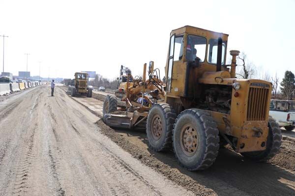 اقدام فوی راهداری فارس در تعریض و بهسازی قطعه ۷ آزادراه شیراز-اصفهان ببینید|بازدید مهندس علی زندی فر مدیر کل راهداری و حمل و نقل جادهای استان البرز بهمراه مهندس ولی پور معاون راهداری از پروژه تعریض لاین جنوبی آزاد راه کرج -قزوین محدوده پل آیت الله هاشمی تا پل استاندارد