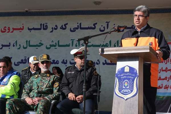 ۱۴۲ دستگاه ماشین آلات و ۳۵۰ راهدار آماده خدمت رسانی به مسافران نوروزی در کرمان ۱۴۲ دستگاه ماشین آلات و ۳۵۰ راهدار آماده خدمت رسانی به مسافران نوروزی هستند