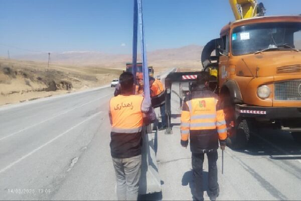 راهداران بروجن در استان چهارمحال و بختیاری عید را در جادهها جشن میگیرند بروجن