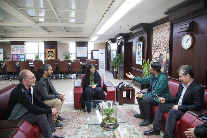 قدردانی حضوری مالکان اراضی فاز ۶ شهر اندیشه از وزیر راه و شهرسازی پس از رفع مشکلات ۳۳ ساله اندیشه