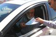 ببینید | توزیع بروشور و برچسب حاوی نکات ایمنی با پیام محوری شیش دونگ برانید بین مسافران نوروزی در ورودی و خروجی محورهای مواصلاتی سیستان و بلوچستان