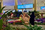 ببینید | استقبال مسافران نوروزی از المان «باغ گل» در فرودگاه بینالمللی هاشمی نژاد مشهد