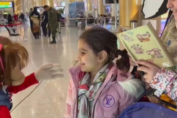 ویدئو | استقبالی به شیرینی لبخند کودکان؛ نوروز در فرودگاه بینالمللی هاشمی نژاد مشهد متفاوتتر از همیشه فرودگاه