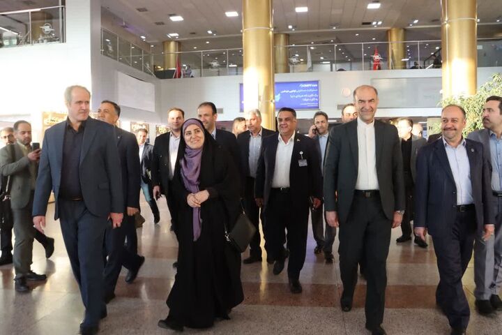 وزیر راه و شهرسازی وارد فرودگاه مشهد شد وزیر