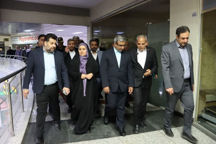 ویدیو| گزارش سفر وزیر راه و شهرسازی به مشهد و بازدید از فرودگاه و پایانه مسافری و نشست با فعالان بخش خصوصی حمل و نقل ببینید | بازدید وزیر راه و شهرسازی از پایانه مسافربری امام رضا (ع ) و نشست تخصصی با فعالان حوزه حمل و نقلی و مسافر استان خراسان رضوی