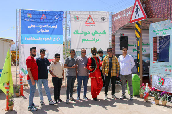 ویدیو | ایستگاه صلواتی چای و قهوه در محور شیراز- اصفهان برای رفع خستگی و خواب آلودگی رانندگان ایستگاه نوروزی فارس