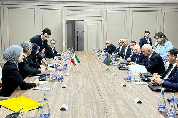 امضای نسخههای فارسی و آذری تفاهمنامه شانزدهمین نشست کمیسیون مشترک همکاریهای اقتصادی ایران و آذربایجان امضا
