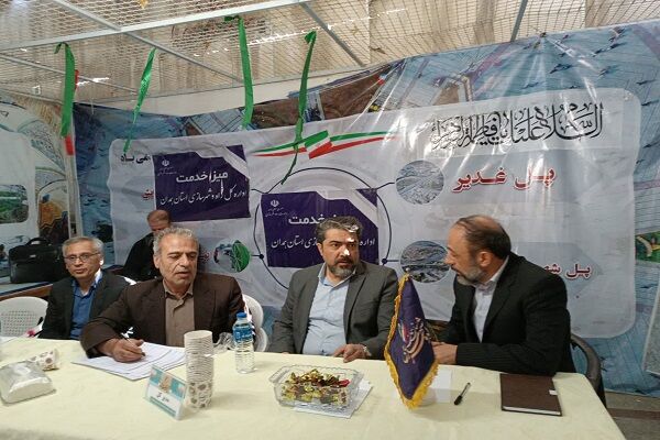 ویدئو| برپایی میز خدمت اداره کل راه و شهرسازی استان همدان در مصلای نماز جمعه میز خدمت همدان