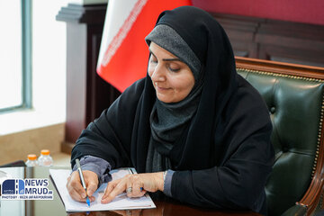 فرزانه صادق مالواجرد وزیر نوشتن امضا