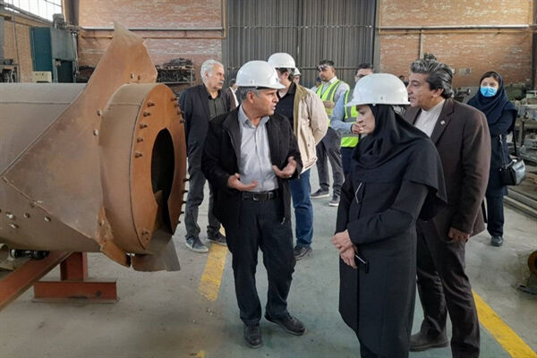 بازدید  فنی رئیس مرکز تحقیقات از واحد دانشبنیان تولیدکننده مصالح و فرآوردههای ساختمانی در استان مرکزی بازدید  فنی رئیس مرکز تحقیقات راه، مسکن و شهرسازی از واحد دانشبنیان تولیدکننده مصالح