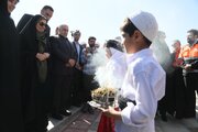 ببینید | ادای احترام وزیر راه و شهرسازی به مقام شهدای خور و بیابانک