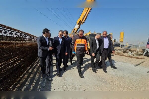 بازدید معاون حمل و نقل وزیر راه و شهرسازی از پروژههای عمرانی شهرستانهای نجفآباد و تیران و کرون بازدید