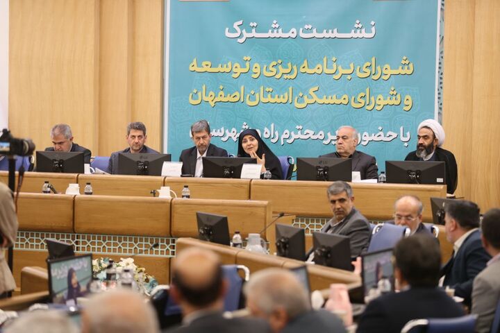 در حوزه هوایی با توییت زدن به نتیجه نمیرسیم/قرارداد سرمایه گذاری بیش از ۷۰ همت در حوزه ناوگان ریلی منعقد میشود/ زمین آماده سازی نشده به مردم تحویل نمیدهیم  صادق