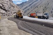 ببینید|احداث راه دسترسی جهت باکس گذاری در پیچ تکاوران در محور کرج کندوان حوزه راهداری گچسر