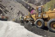 ببینید|احداث راه دسترسی جهت باکس گذاری در پیچ تکاوران در محور کرج کندوان حوزه راهداری گچسر