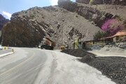 ببینید|احداث راه دسترسی جهت باکس گذاری در پیچ تکاوران در محور کرج کندوان حوزه راهداری گچسر
