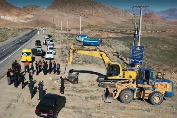 ویدیو | آیین آغاز عملیات اجرایی اصلاح واریانت قوسهای مقطع گدارسرخ محور موته - گلپایگان با حضور رئیس سازمان راهداری و حملونقل جادهای ويديو | سفر رئيس سازمان راهداري و حملونقل جادهاي به اصفهان