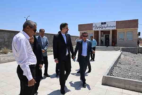 ویدیو| بازدید مدیرکل راه و شهرسازی جنوب کرمان از پروژه نهضت ملی مسکن عنبرآباد کلیپ عنبرآباد