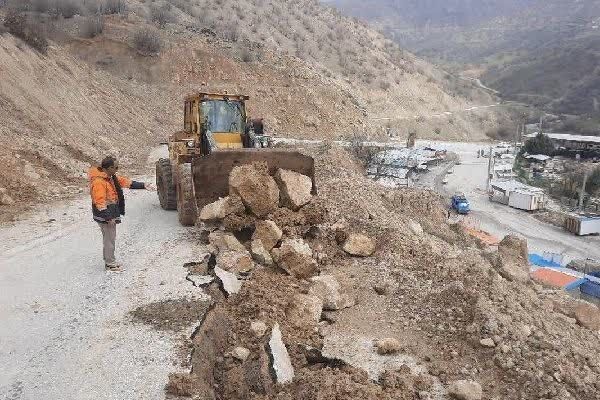 بهسازی و تسهیل  در تردد راه ۶۰ روستای بخش پاپی شهرستان خرم آباد بهسازی و تسهیل  در تردد