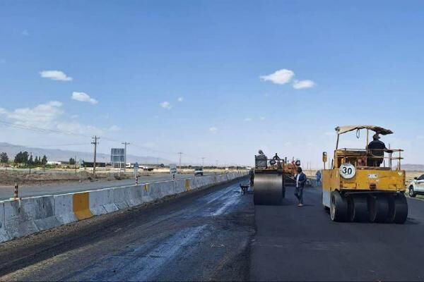 آغاز عملیات روکش آسفالت گرم محور  اسدیه به بیرجند