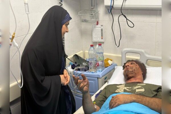 عیادت وزیر راه و شهرسازی از آسیب دیدگان حادثه بندر شهید رجایی  بازدید