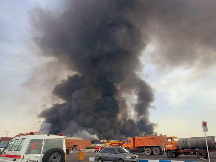 مهمترین اخبار وزارت راه و شهرسازی| از انجام عملیات تخلیه و بارگیری در بندر شهید رجایی تا عیادت وزیر راه از مصدومان حادثه بندر ببینید | آخرین وضعیت اطفای حریق در بندر رجایی بندرعباس و بازدید میدانی وزیر راه و شهرسازی از محل حادثه