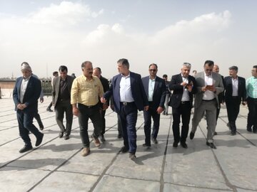 ببینید|بازدید استاندار مرکزی از کتابخانه شهر اراک