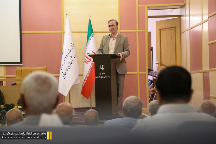 ویدیو| نشست مدیرکل راه وشهرسازی لارستان با جمعی از اعضای کارگروههای مشورتی در حوزه عمرانی و اجتماعی شهر لار نشست صمیمانه مدیرکل راه وشهرسازی لارستان با کارگروههای حوزه عمرانی و اجتماعی شهر لار