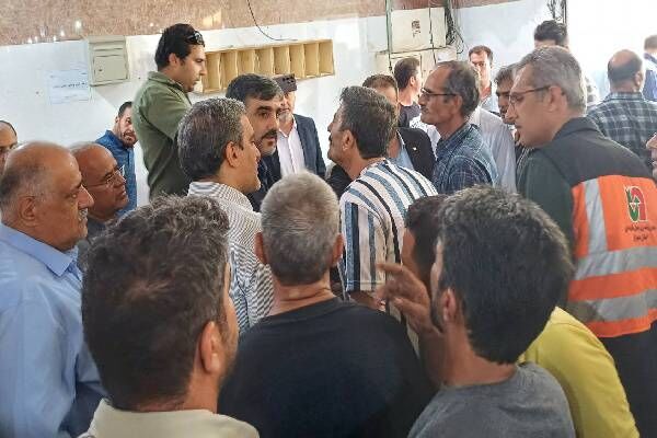 حضور رئیس سازمان راهداری و حملونقل جادهای کشور در جمع رانندگان پایانه بار بندرعباس هرمزگان