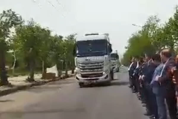 ویدئو|اقدام نمادین رانندگان ترانزیت شهرستان مریوان به احترام درگذشتگان حادثه بندر شهیدرجایی رانندگان ترانزیت مریوان