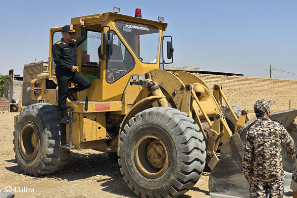 ویدیو|رفع تصرف ۳ هزار مترمربع از اراضی ملی شهرستان (خرامه) توسط یگان حفاظت از اراضی اداره کل راه و شهرسازی استان فارس رضایی